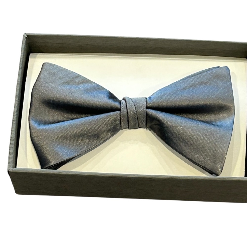 NWT Joseph A Banks silver gray necktie BOWTIE Bow Tie Men's one size NEW in BOX